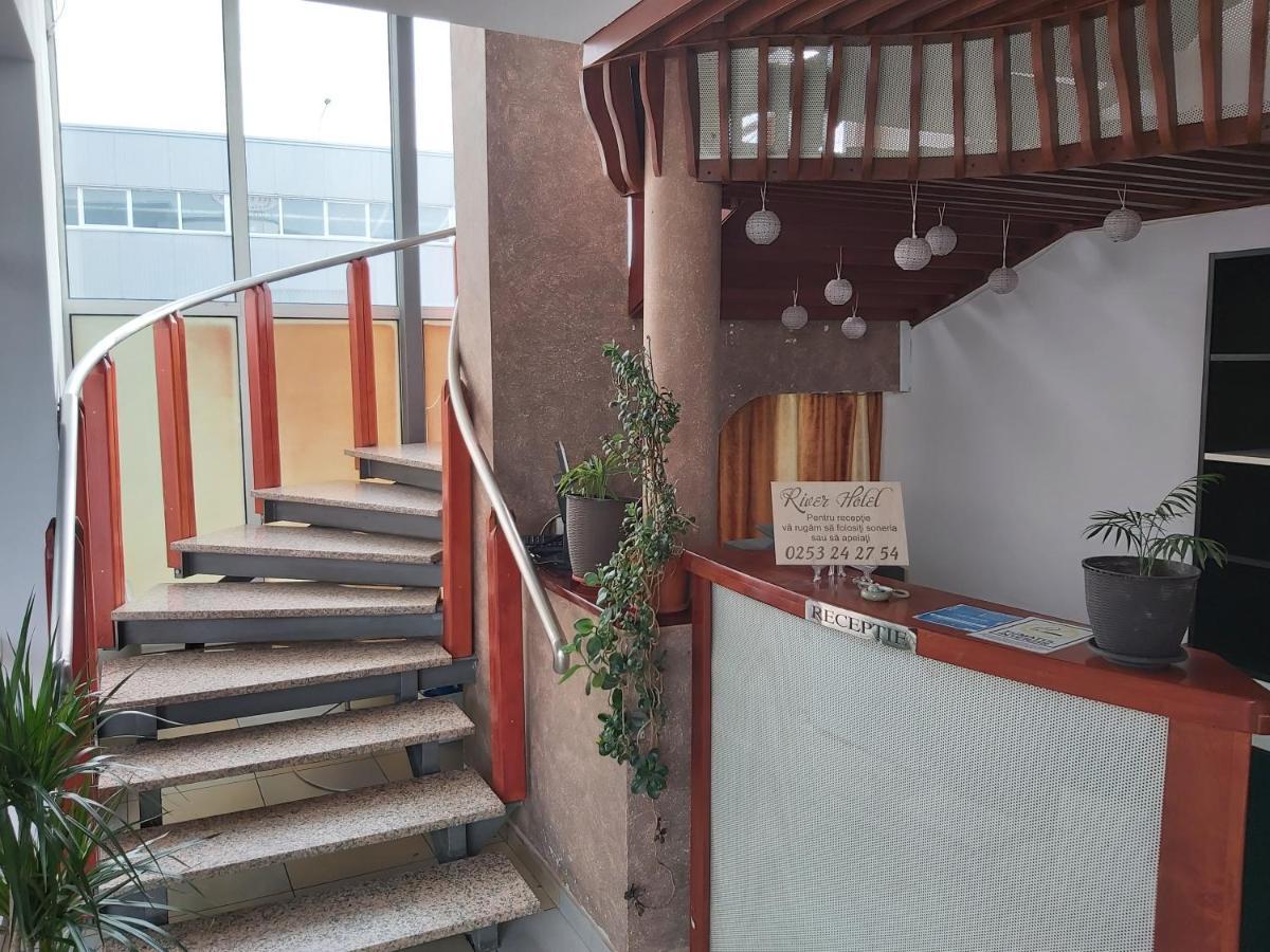 Hotel River Targu Jiu Luaran gambar